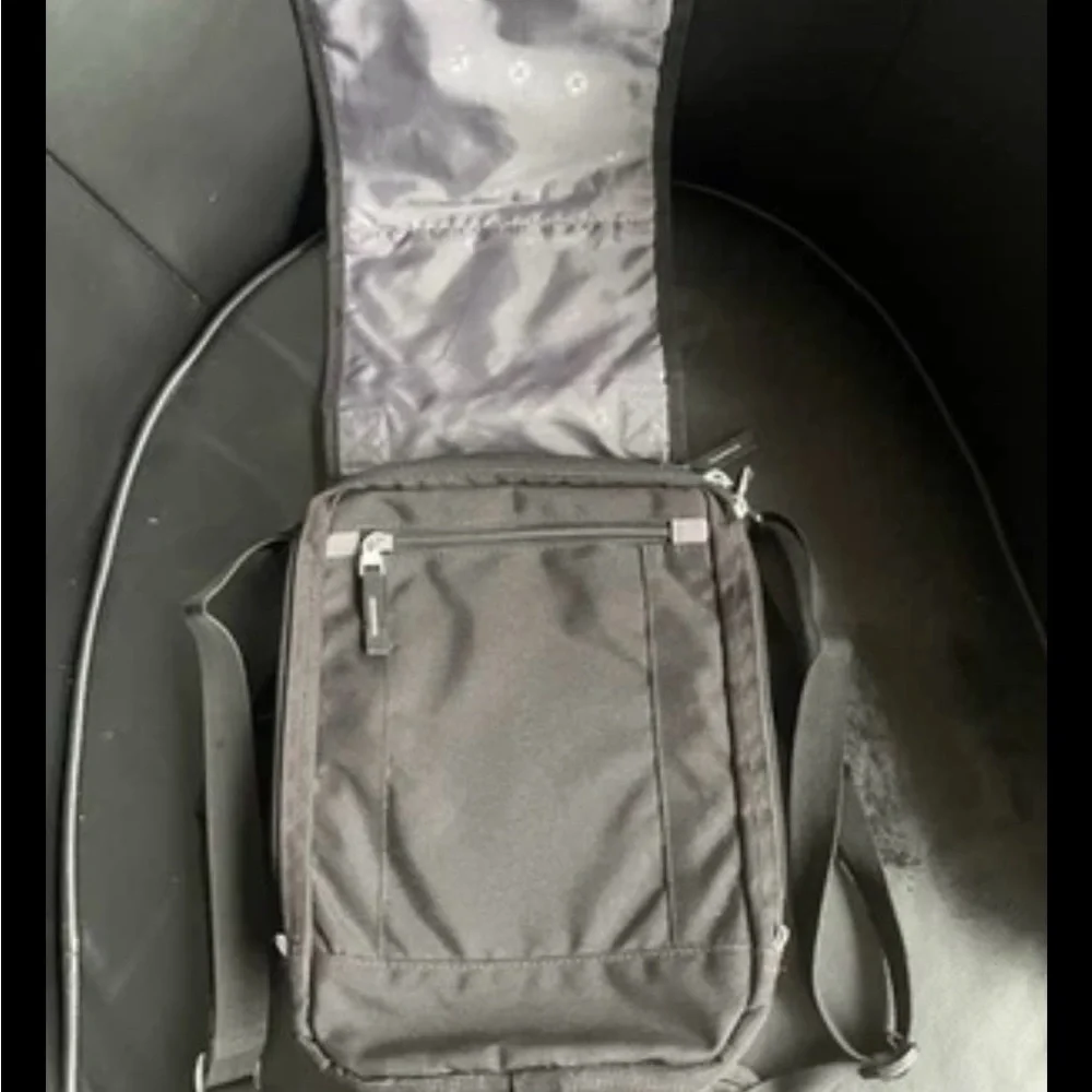 SwissGear Black Compact Messenger Crossbody Bag with Red Logo